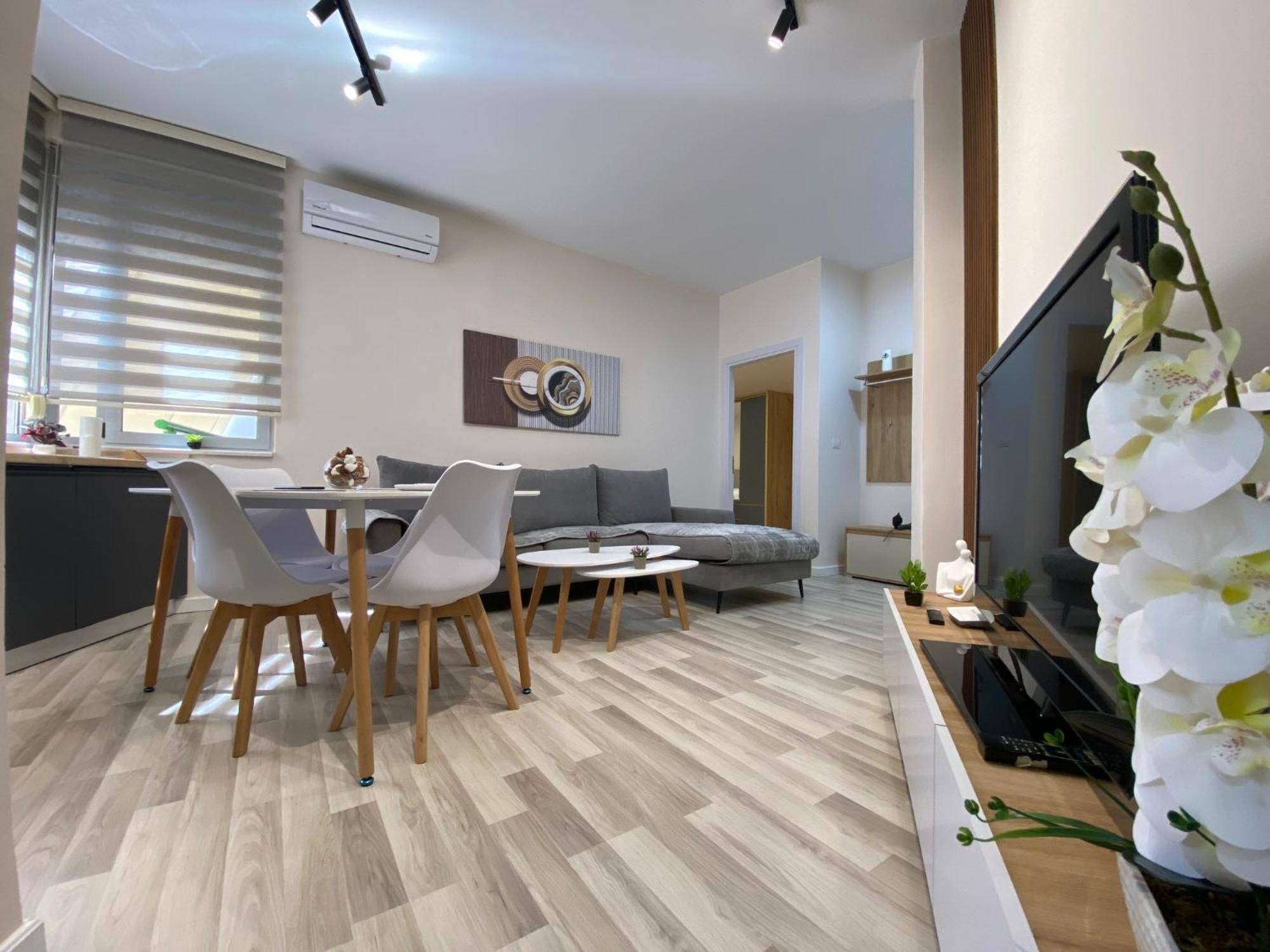 Central Cozy Apartment Tirana Exterior photo